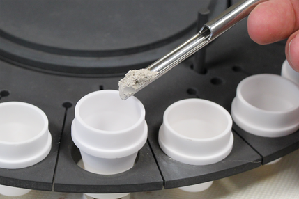 Simple operation yields quick results - Weighing the sample